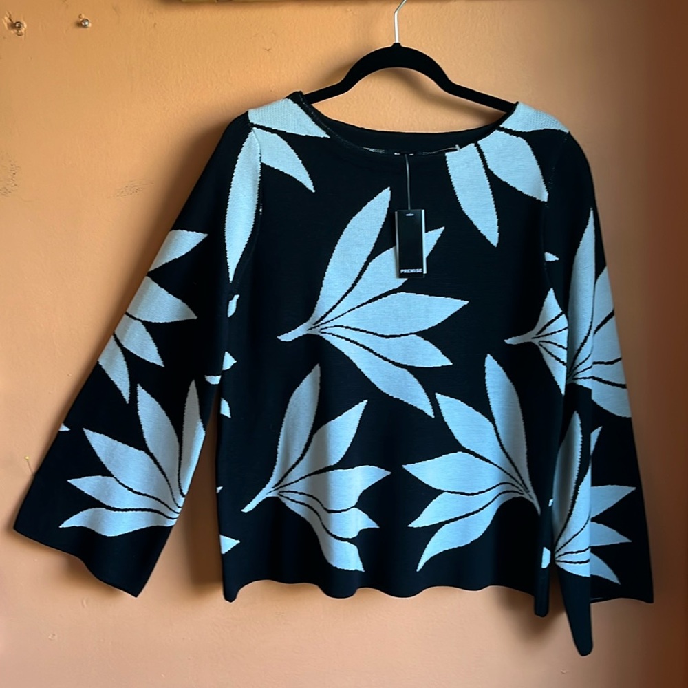 NWT PREMISE Black and White Flare Sleeves Sweater Top sz L